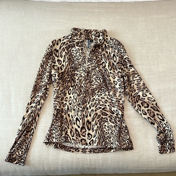 SNO SKINS Tops - Sno Skins women’s base layer. Leopard